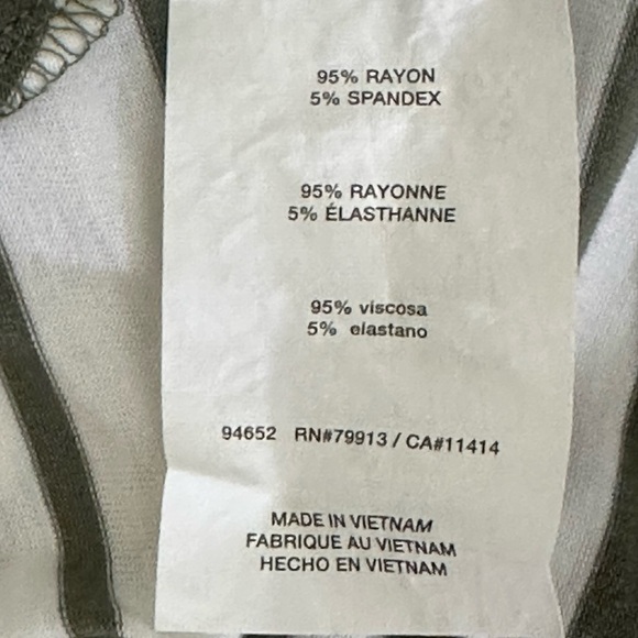 Jessica Simpson sz Md maternity top in olive and off white wandering stripes - Picture 15 of 15